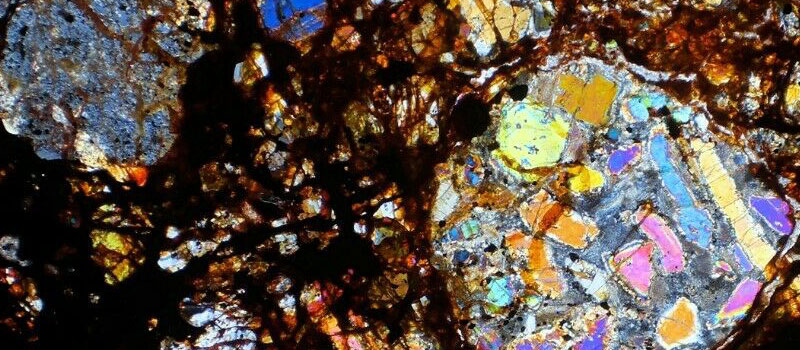 microscopio identifica meteoritos petrografia